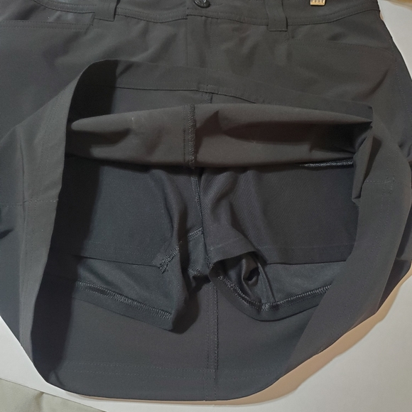 Eddie Bauer Adventurer 2.0 Black Golf Skort - Picture 4 of 13